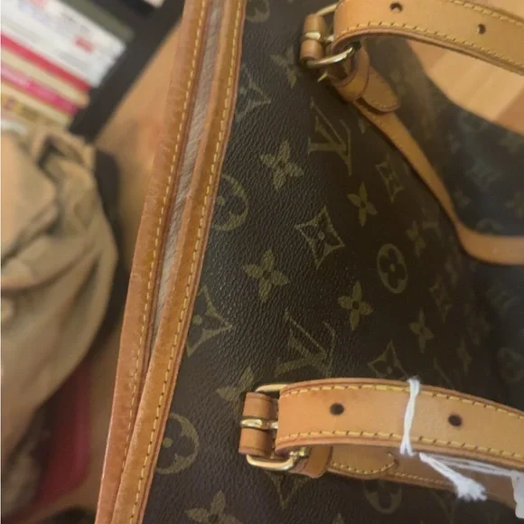 Louis Vuitton Bucket Monogram Shoulder Bag - Picture 11 of 17